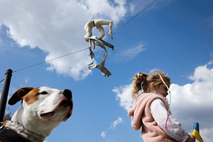 65 Street Photos Capturing Funny Coincidences And Unexpected Moments From Everyday Life By Janusz Jurek