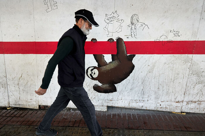 65 Street Photos Capturing Funny Coincidences And Unexpected Moments From Everyday Life By Janusz Jurek