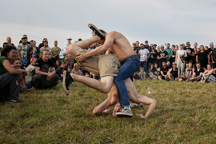 65 Street Photos Capturing Funny Coincidences And Unexpected Moments From Everyday Life By Janusz Jurek