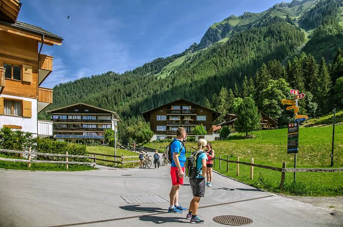 35 Annoying Things Tourists Keep Doing Abroad That Locals Simply Can’t Stand 35 Annoying Things Tourists Keep Doing Abroad That Locals Simply Can’t Stand