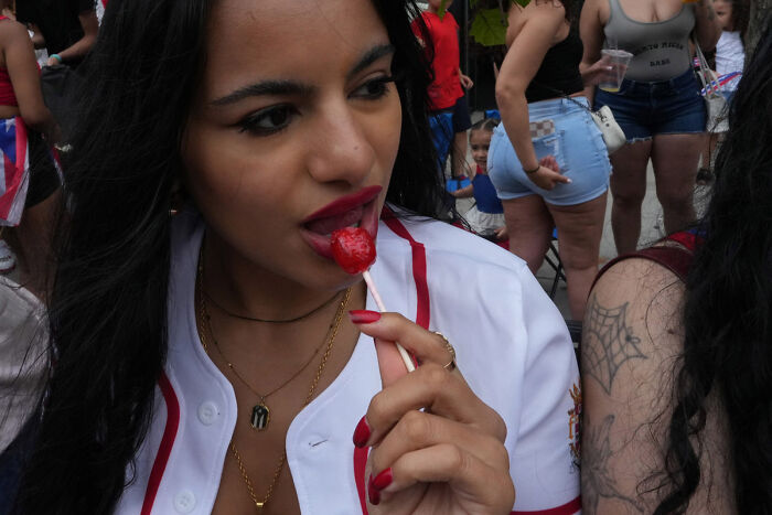 39 Powerful Street Photography Shots By This New York-Based Photographer 39 Powerful Street Photography Shots By This New York-Based Photographer