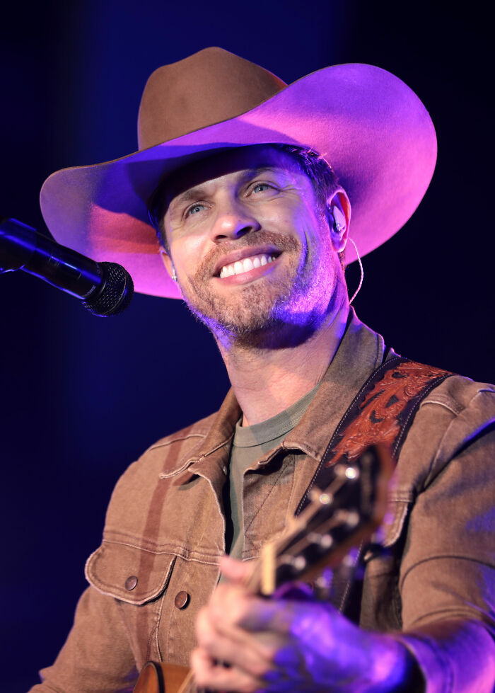 Dustin Lynch: Bio And Career Highlights Dustin Lynch: Bio And Career Highlights