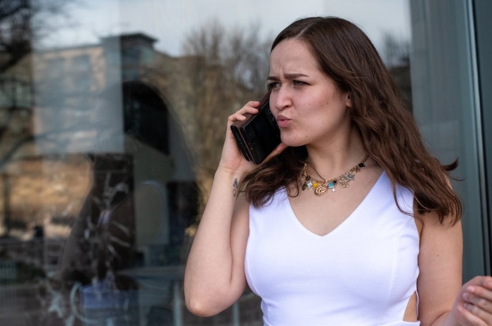 Woman Starts Dating Friend&rsquo;s Ex-Husband, Gets A Call When She Finds Out And It Makes Her Cry