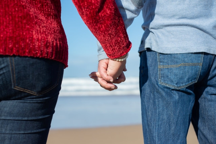 Woman Starts Dating Friend&rsquo;s Ex-Husband, Gets A Call When She Finds Out And It Makes Her Cry