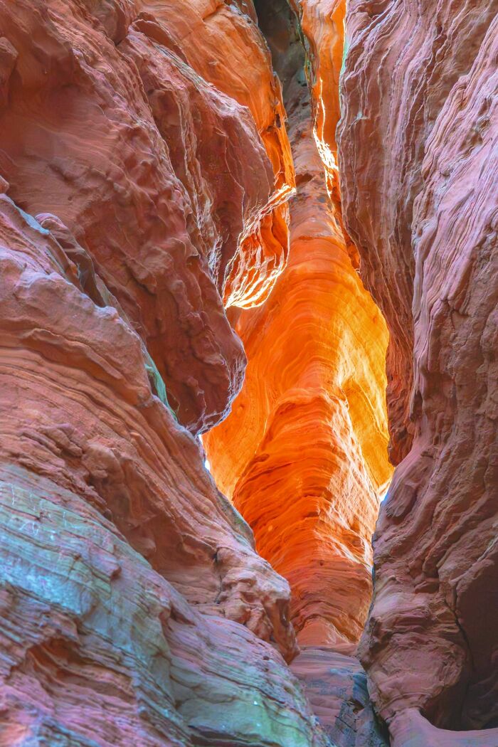 61 Stunning Views That Feel Like They Belong In Completely Different Parts Of The World