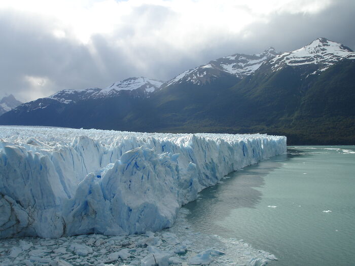 61 Stunning Views That Feel Like They Belong In Completely Different Parts Of The World