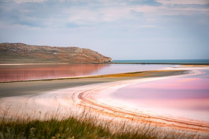 61 Stunning Views That Feel Like They Belong In Completely Different Parts Of The World