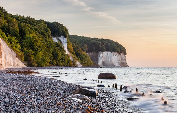 61 Stunning Views That Feel Like They Belong In Completely Different Parts Of The World