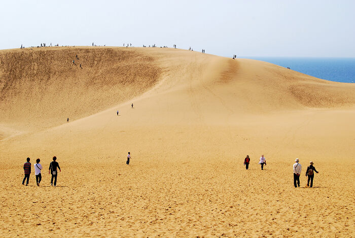 61 Stunning Views That Feel Like They Belong In Completely Different Parts Of The World