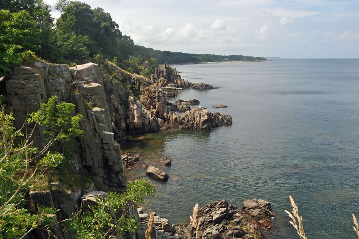 61 Stunning Views That Feel Like They Belong In Completely Different Parts Of The World