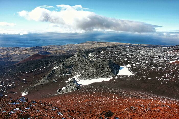 61 Stunning Views That Feel Like They Belong In Completely Different Parts Of The World