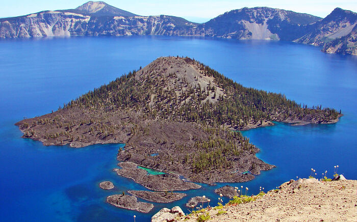 61 Stunning Views That Feel Like They Belong In Completely Different Parts Of The World