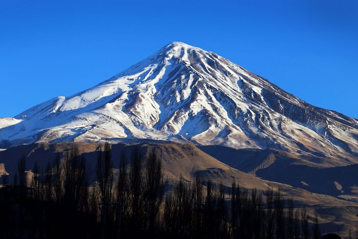 61 Stunning Views That Feel Like They Belong In Completely Different Parts Of The World