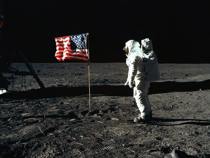 35 Ridiculous “Conspiracy Theory” Moments That Were Easily Explained By Simple Facts