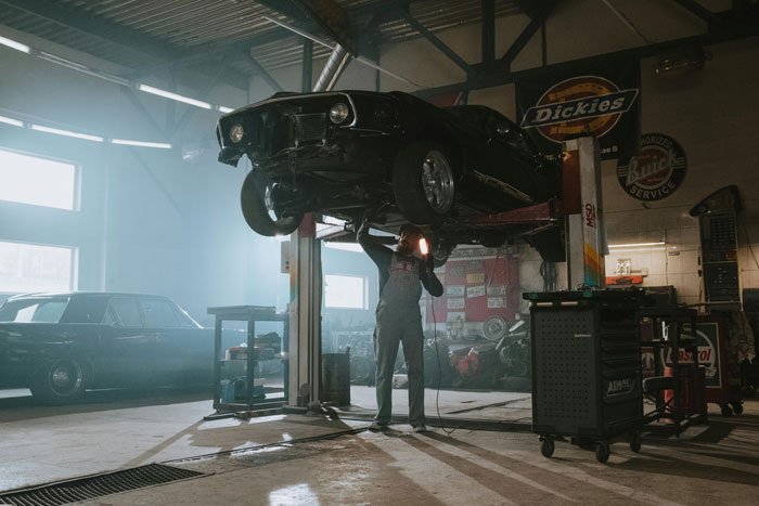 Idiot Veteran Takes It Too Far After Not Getting Cheap Service, The Mechanic Teaches Him An Expensive Lesson Idiot Veteran Takes It Too Far After Not Getting Cheap Service, The Mechanic Teaches Him An Expensive Lesson