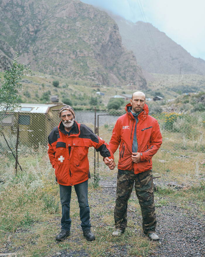 This Photographer Asked Fathers And Sons To Hold Hands In 15 Countries, And The Results Are Deeply Emotional This Photographer Asked Fathers And Sons To Hold Hands In 15 Countries, And The Results Are Deeply Emotional