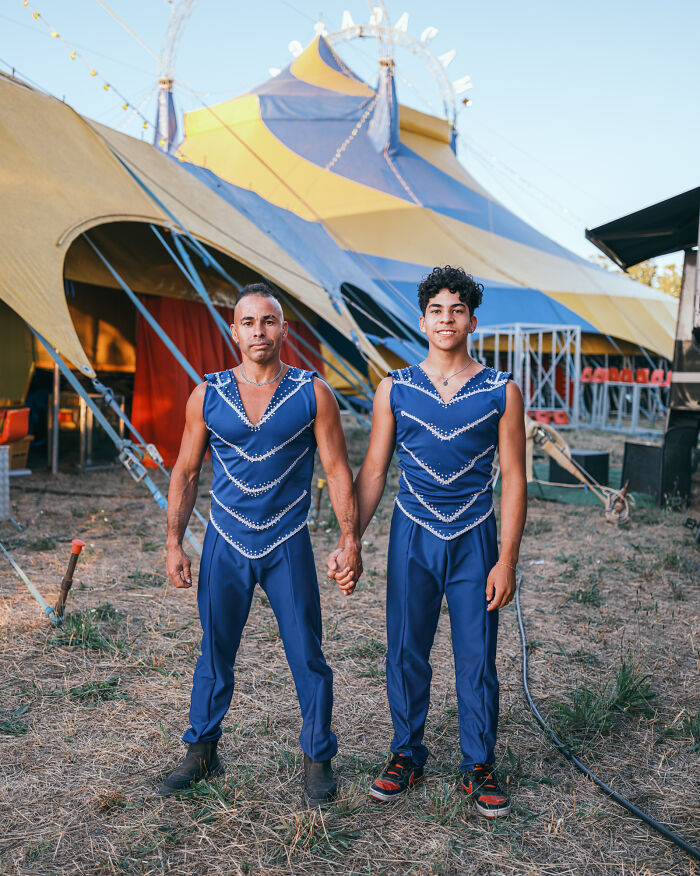 This Photographer Asked Fathers And Sons To Hold Hands In 15 Countries, And The Results Are Deeply Emotional This Photographer Asked Fathers And Sons To Hold Hands In 15 Countries, And The Results Are Deeply Emotional