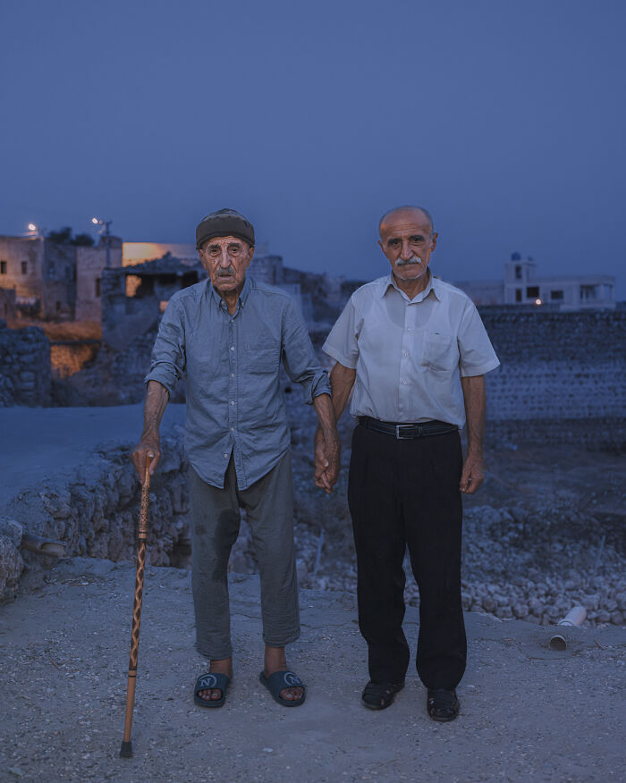 This Photographer Asked Fathers And Sons To Hold Hands In 15 Countries, And The Results Are Deeply Emotional This Photographer Asked Fathers And Sons To Hold Hands In 15 Countries, And The Results Are Deeply Emotional