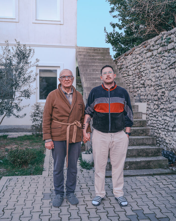 This Photographer Asked Fathers And Sons To Hold Hands In 15 Countries, And The Results Are Deeply Emotional This Photographer Asked Fathers And Sons To Hold Hands In 15 Countries, And The Results Are Deeply Emotional