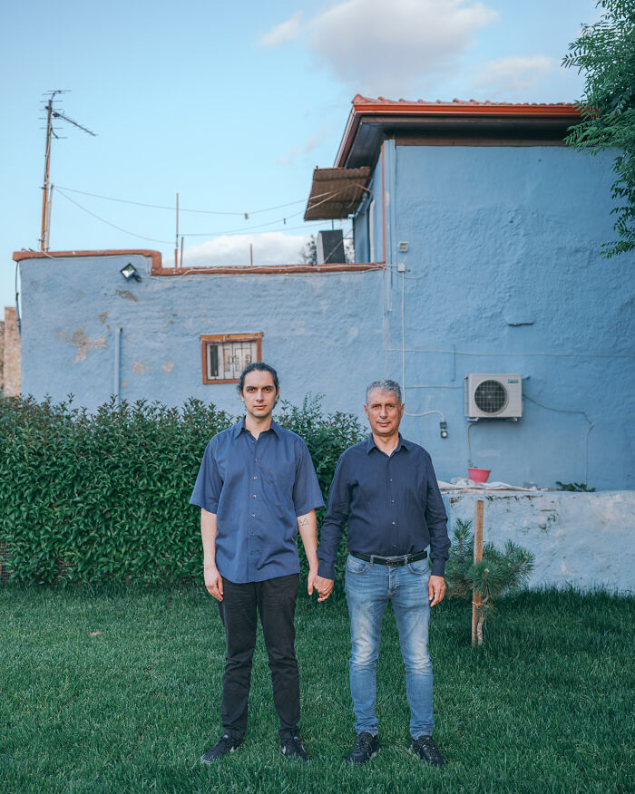 This Photographer Asked Fathers And Sons To Hold Hands In 15 Countries, And The Results Are Deeply Emotional This Photographer Asked Fathers And Sons To Hold Hands In 15 Countries, And The Results Are Deeply Emotional
