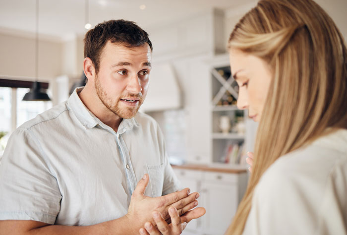Guy Gives GF An Ultimatum After Getting Fed Up With Her Freeloading Brother, Who Refuses To Be An Actual Adult