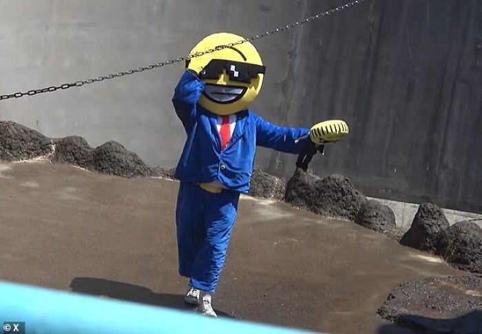 American Tourists Put Behind Bars For Entering Punch The Monkey’s Enclosure Wearing Emoji Costumes