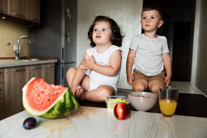 45 Unexpected Disasters That Happened When Someone Left The Room For A Few Minutes