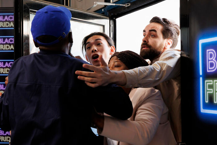 45 Unexpected Disasters That Happened When Someone Left The Room For A Few Minutes