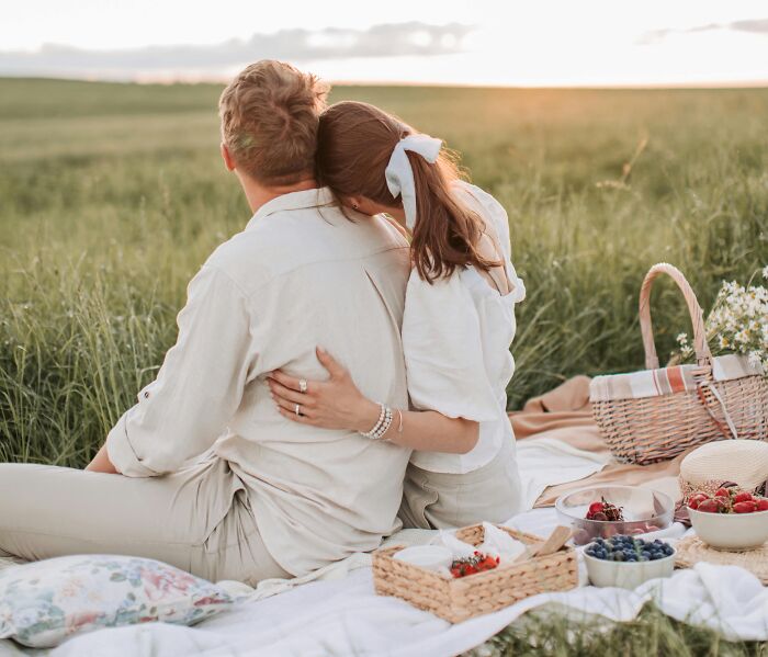 Relationship Expert Reveals 17 Green Flags That Matter More Than Big Romantic Gestures Relationship Expert Reveals 17 Green Flags That Matter More Than Big Romantic Gestures
