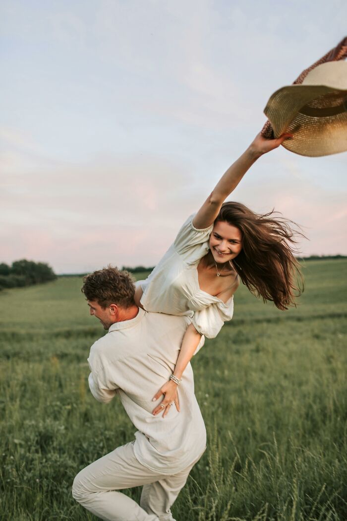 Relationship Expert Reveals 17 Green Flags That Matter More Than Big Romantic Gestures Relationship Expert Reveals 17 Green Flags That Matter More Than Big Romantic Gestures
