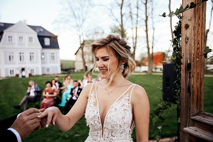 Bride Honors Late Dad During Wedding, MIL Puts On A Show To Prove That Her Grief Is Bigger Bride Honors Late Dad During Wedding, MIL Puts On A Show To Prove That Her Grief Is Bigger