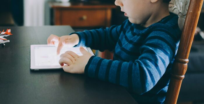 Parenting Expert Shares 25 Everyday Behaviors That Can Affect Children More Than Adults Realize Parenting Expert Shares 25 Everyday Behaviors That Can Affect Children More Than Adults Realize