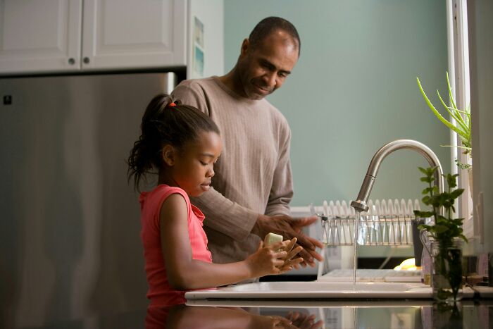 Parenting Expert Shares 25 Everyday Behaviors That Can Affect Children More Than Adults Realize Parenting Expert Shares 25 Everyday Behaviors That Can Affect Children More Than Adults Realize