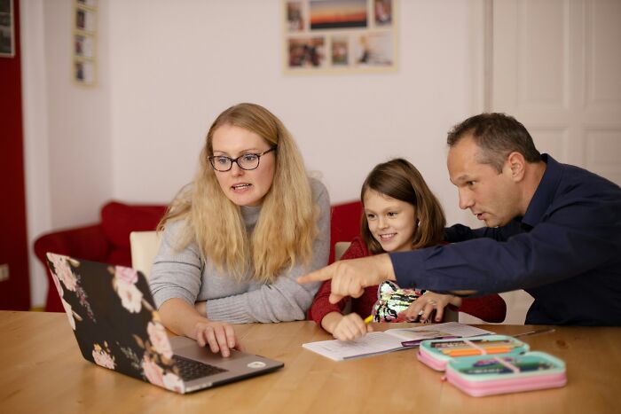 Parenting Expert Shares 25 Everyday Behaviors That Can Affect Children More Than Adults Realize Parenting Expert Shares 25 Everyday Behaviors That Can Affect Children More Than Adults Realize