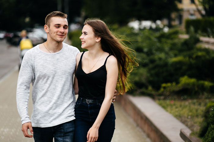 Guy Begs For Forgiveness For Bullying Sis’s BF In School, Ends Up With A Bruised Face And Single Sis Guy Begs For Forgiveness For Bullying Sis’s BF In School, Ends Up With A Bruised Face And Single Sis