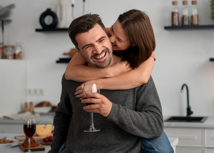 Wife Demands Prenup To Protect Her Income, Hubby Offers Her An 8% Interest Loan When She Needs Help Wife Demands Prenup To Protect Her Income, Hubby Offers Her An 8% Interest Loan When She Needs Help