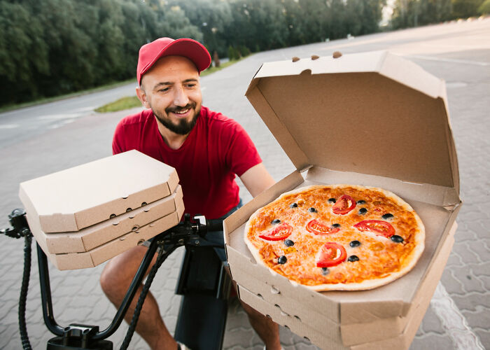 41 Pizza Delivery Drivers Share The Worst Customer Stories That Immediately Got Them Banned 41 Pizza Delivery Drivers Share The Worst Customer Stories That Immediately Got Them Banned