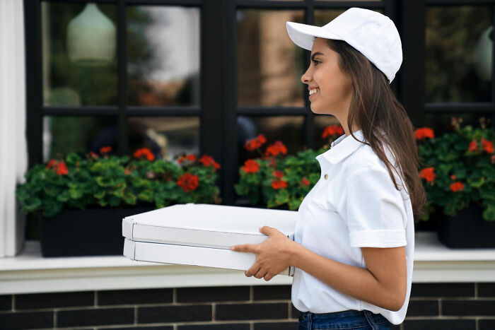 41 Pizza Delivery Drivers Share The Worst Customer Stories That Immediately Got Them Banned 41 Pizza Delivery Drivers Share The Worst Customer Stories That Immediately Got Them Banned