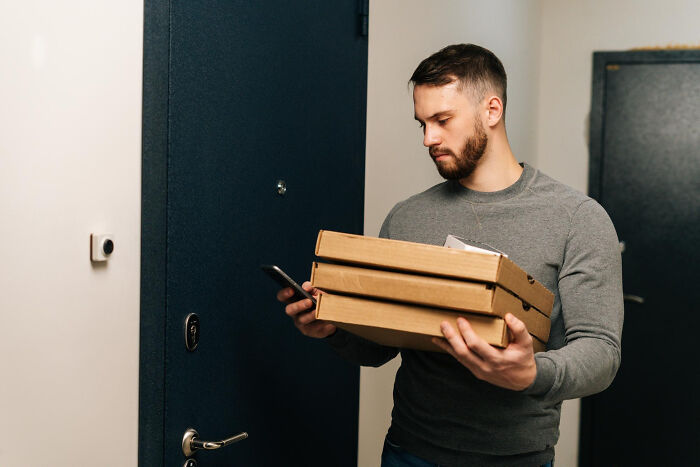 41 Pizza Delivery Drivers Share The Worst Customer Stories That Immediately Got Them Banned 41 Pizza Delivery Drivers Share The Worst Customer Stories That Immediately Got Them Banned