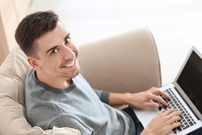 Guy Picks Cyberbullying Over GF, Ends Up Single When He Refuses To Give Up His Body-Shaming Hobby Guy Picks Cyberbullying Over GF, Ends Up Single When He Refuses To Give Up His Body-Shaming Hobby