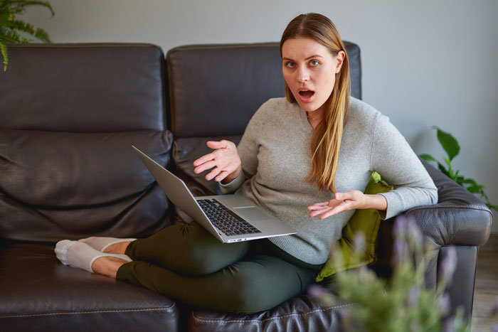 Guy Picks Cyberbullying Over GF, Ends Up Single When He Refuses To Give Up His Body-Shaming Hobby Guy Picks Cyberbullying Over GF, Ends Up Single When He Refuses To Give Up His Body-Shaming Hobby