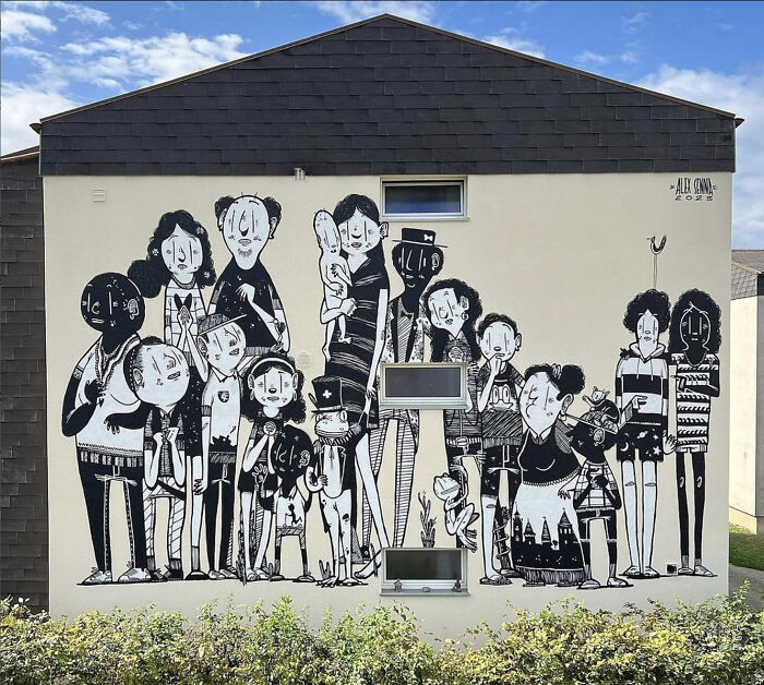 43 Black-And-White Murals By Alex Senna That Turn City Walls Into Stories 43 Black-And-White Murals By Alex Senna That Turn City Walls Into Stories
