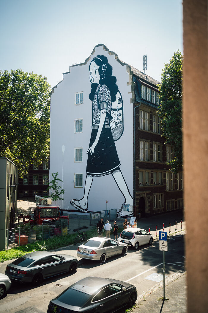 43 Black-And-White Murals By Alex Senna That Turn City Walls Into Stories 43 Black-And-White Murals By Alex Senna That Turn City Walls Into Stories