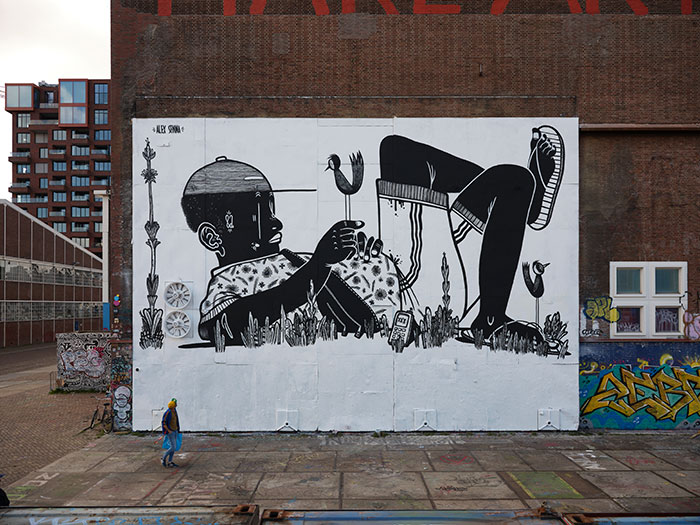 43 Black-And-White Murals By Alex Senna That Turn City Walls Into Stories 43 Black-And-White Murals By Alex Senna That Turn City Walls Into Stories