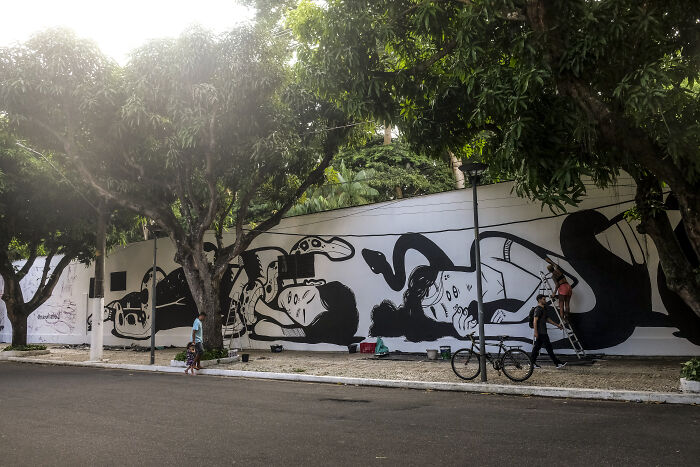 43 Black-And-White Murals By Alex Senna That Turn City Walls Into Stories 43 Black-And-White Murals By Alex Senna That Turn City Walls Into Stories