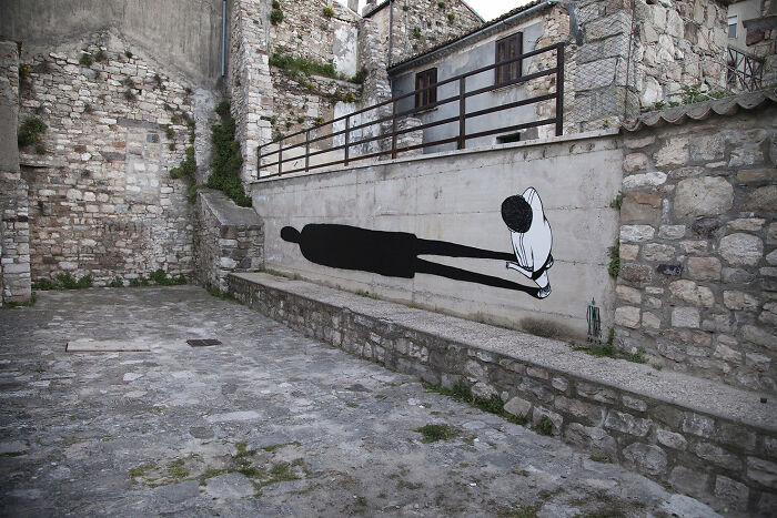 43 Black-And-White Murals By Alex Senna That Turn City Walls Into Stories 43 Black-And-White Murals By Alex Senna That Turn City Walls Into Stories