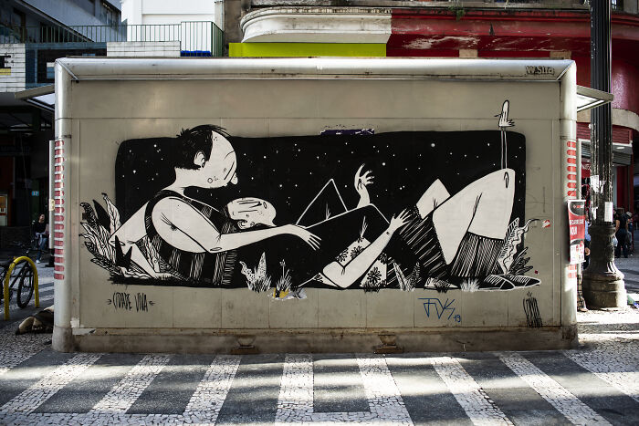 43 Black-And-White Murals By Alex Senna That Turn City Walls Into Stories 43 Black-And-White Murals By Alex Senna That Turn City Walls Into Stories