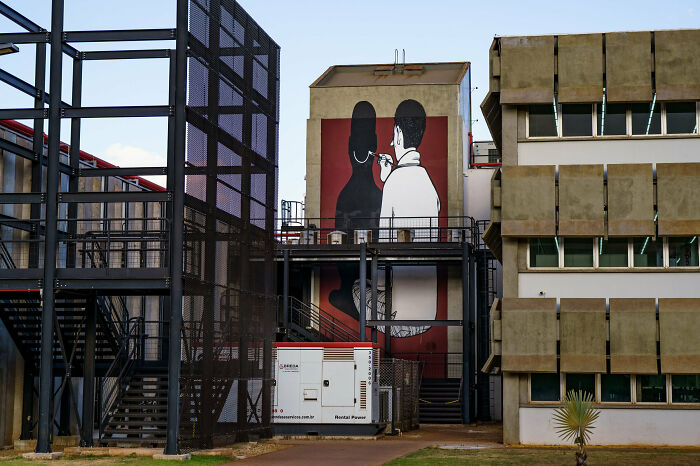 43 Black-And-White Murals By Alex Senna That Turn City Walls Into Stories 43 Black-And-White Murals By Alex Senna That Turn City Walls Into Stories
