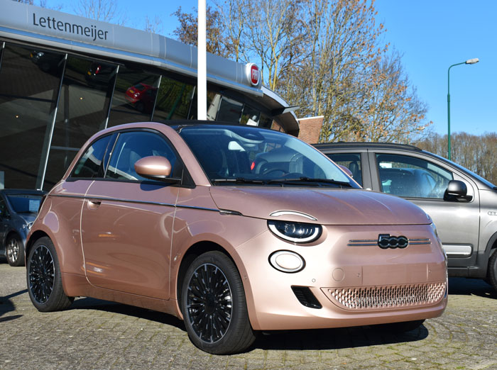 Woman Questions Why Hubby Hates Her New Car So Much, The Answer Comes With A Second Family Attached