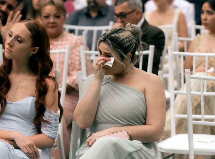 Woman Cries At Sister’s Wedding Out Of Jealousy, Mom Tells Bride To Be “Less Happy” During Event Woman Cries At Sister’s Wedding Out Of Jealousy, Mom Tells Bride To Be “Less Happy” During Event